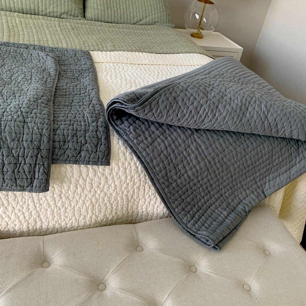 King size comforter and two king size shams